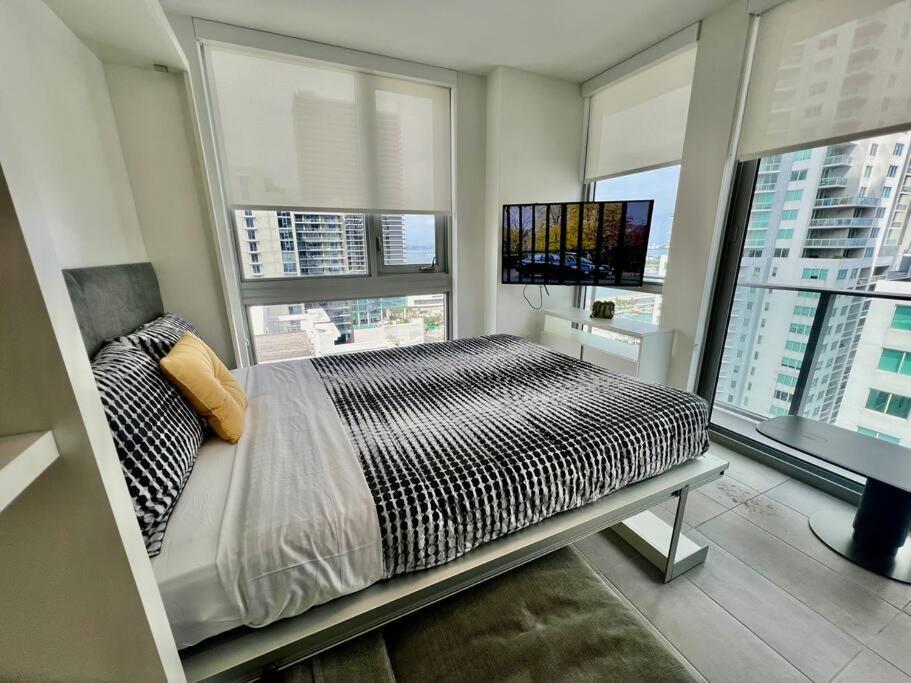 Spacious Studio In The Heart Of Downtown Miami Apartment ภายนอก รูปภาพ