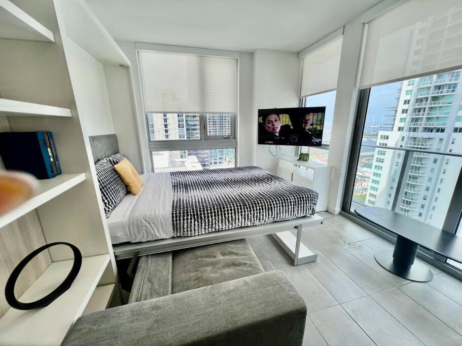 Spacious Studio In The Heart Of Downtown Miami Apartment ภายนอก รูปภาพ